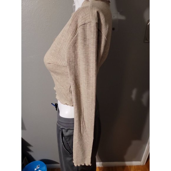 Bozzolo Beige Long Sleeve Button Up Crop Blouse Size S - Picture 2 of 5